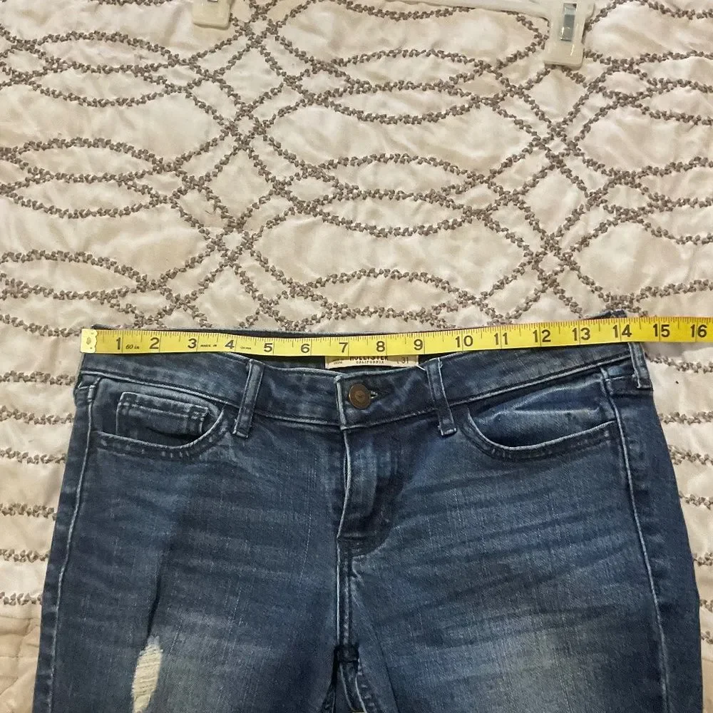 Hollister skinny jeans size 25W x 31L Rise 28.5” classic medium wash denim